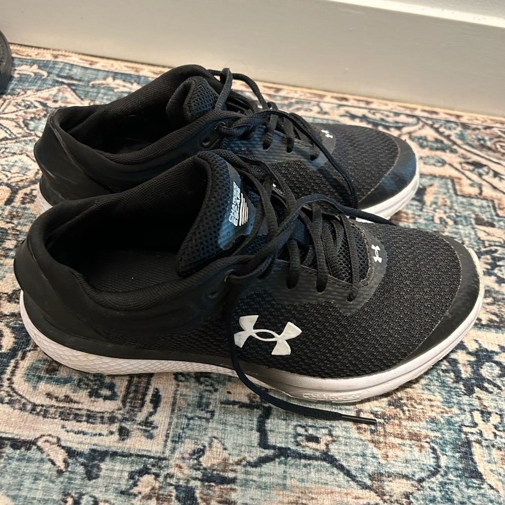 Underamour running shoes. Black and white. Size 7.5